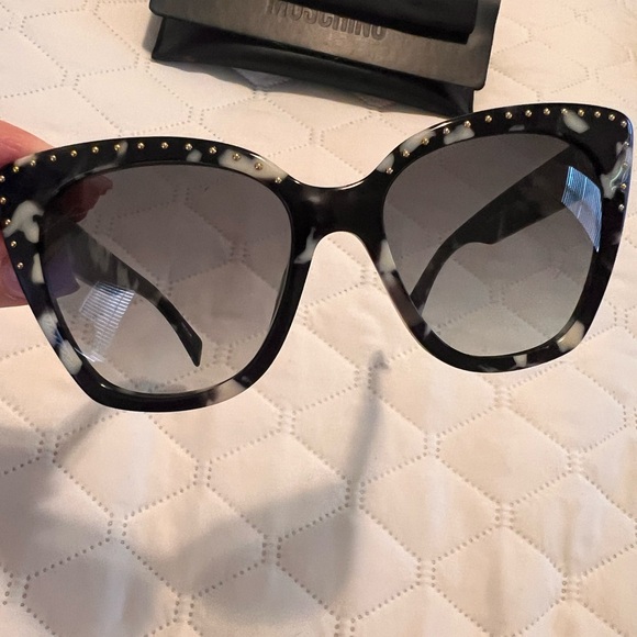 Moschino Monochrome Cat-Eye Sunglasses main image 4